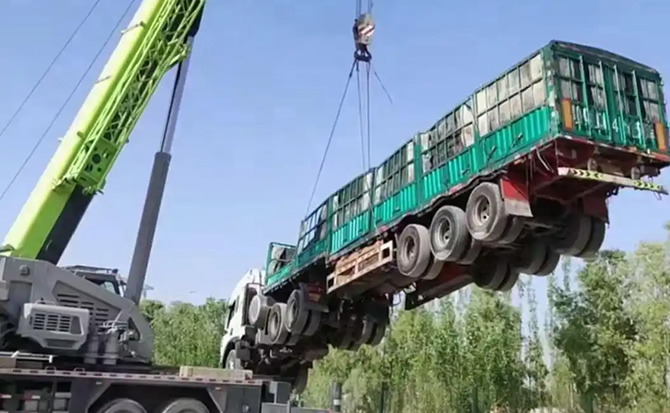 那坡道路脱困救援案例